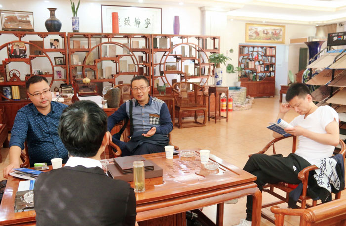 熱烈歡迎西安辦廠客戶孫總、張總、楊總來鑫浪進(jìn)行技術(shù)交流
